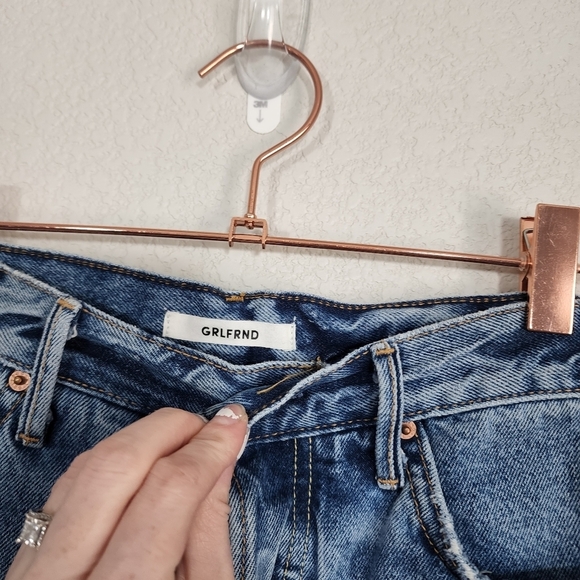 GRLFRND Marjan mid rise denim distressed shorts in Step it Up size 24 - Picture 4 of 11